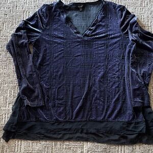 Simply Vera Wang Women's Velvet V-Neck Long Sleeve Top. Black and Deep Navy